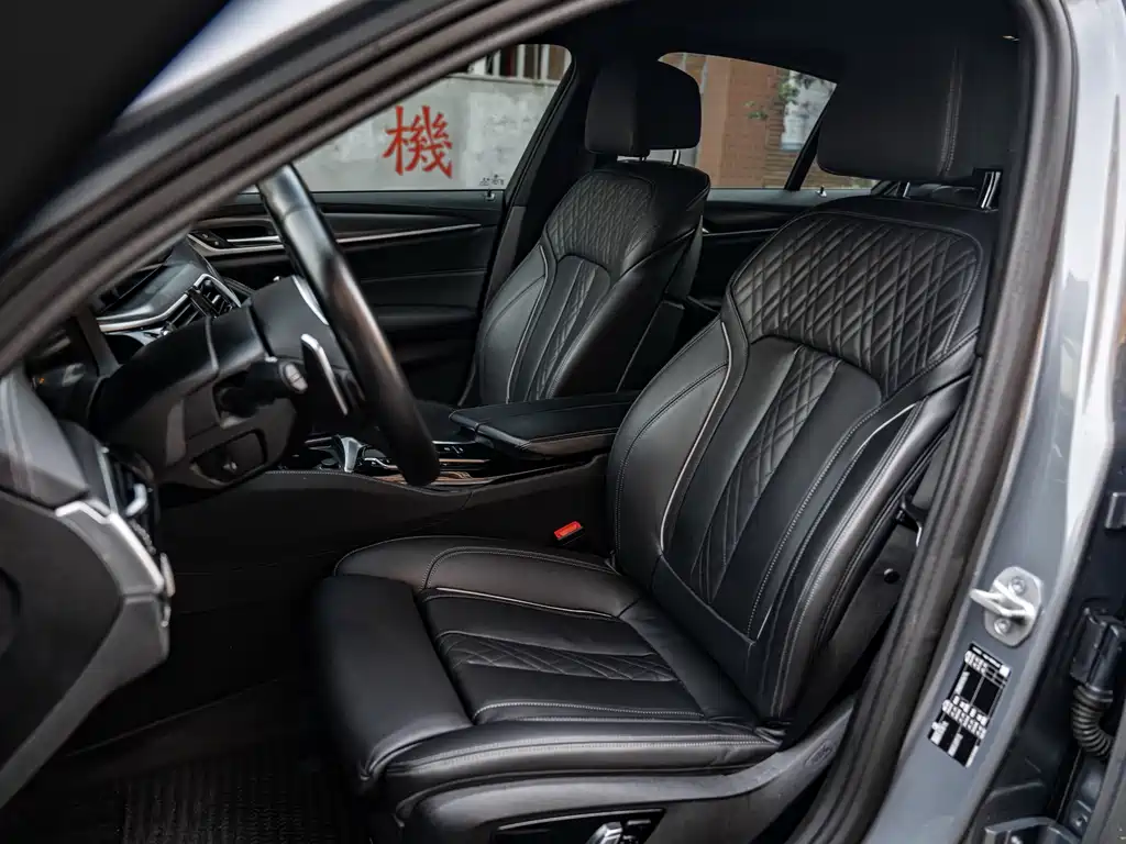 BMW 5 Series 2023 — фото 16
