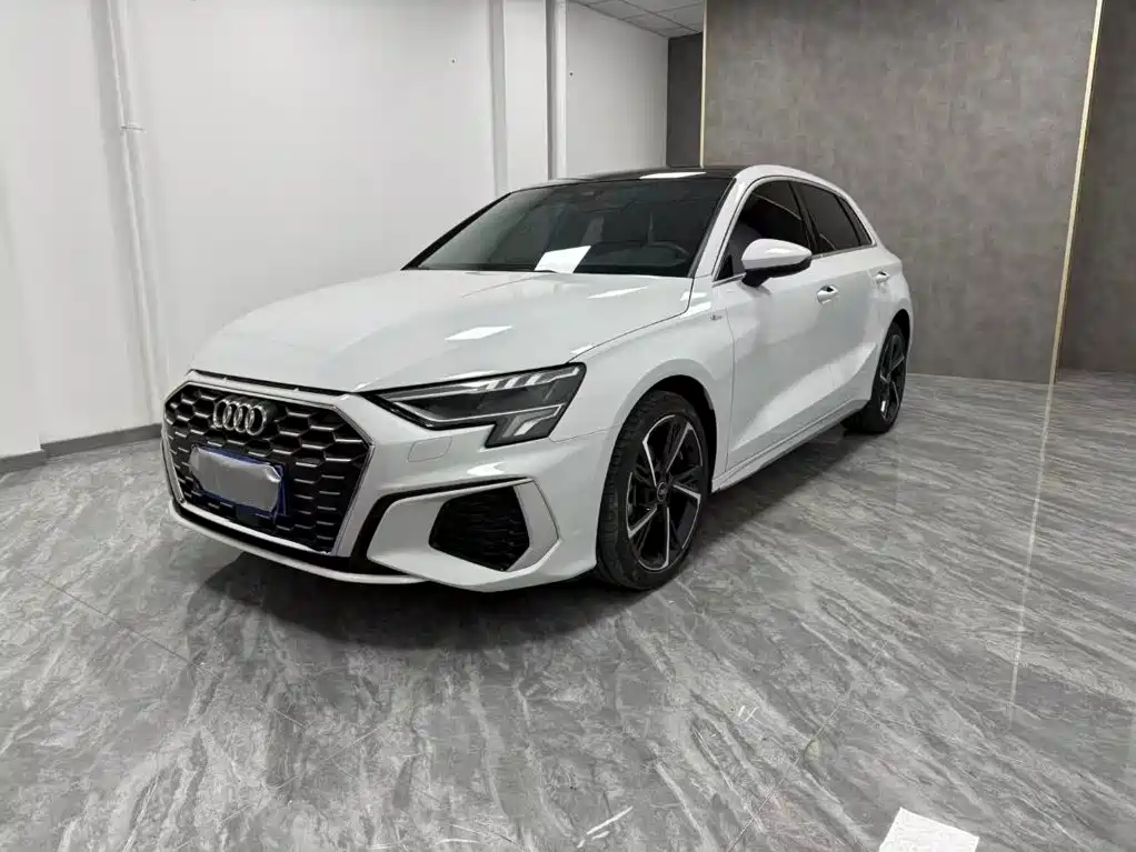 Audi A3 2023 — фото 1