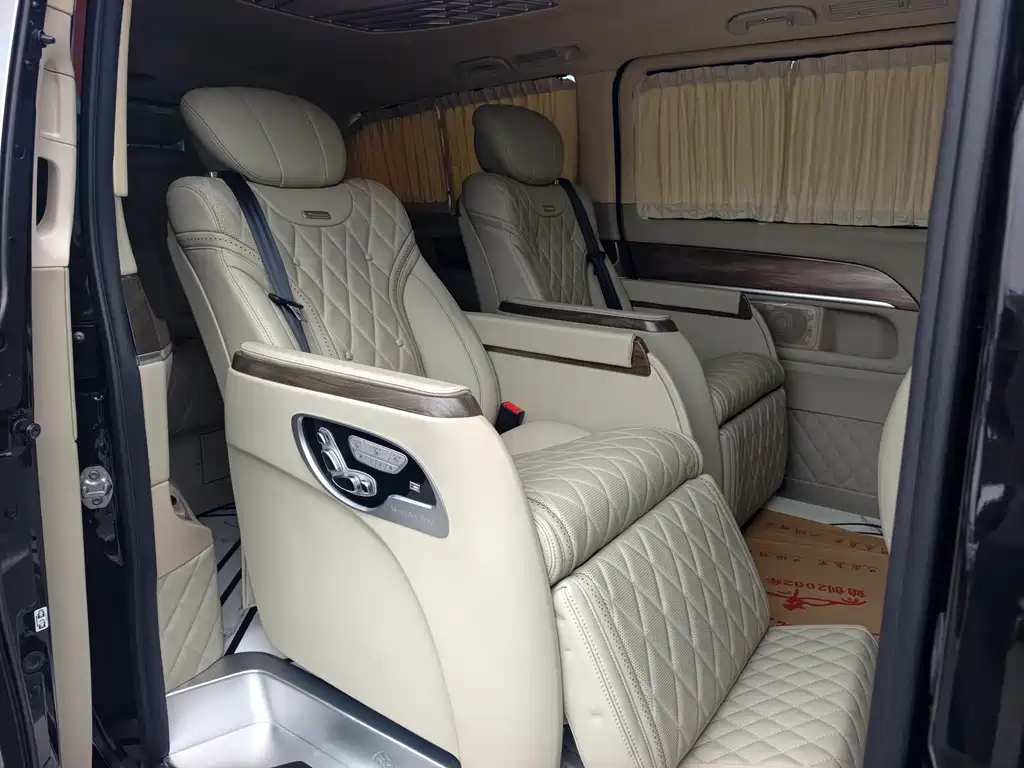 Mercedes-Benz V-Class 2022 — фото 20