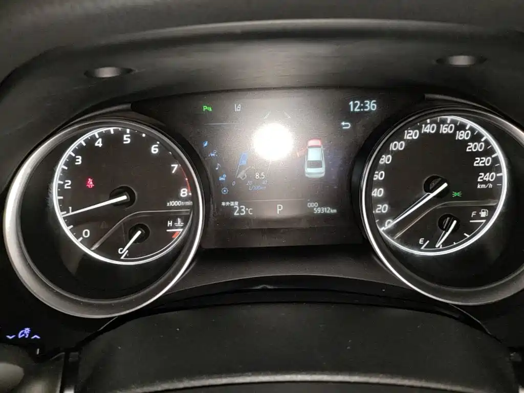 Toyota Camry 2023 — фото 12