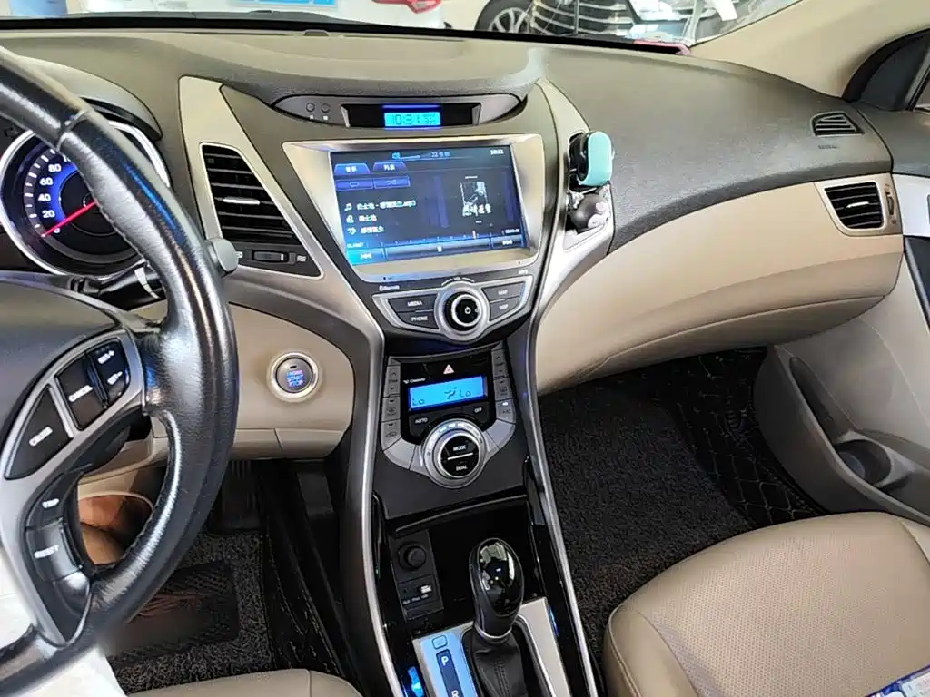 Hyundai Elantra Langdong 2016 — фото 10