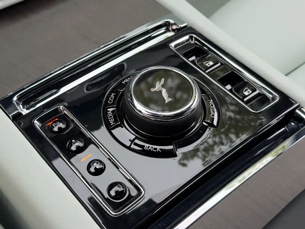 Rolls-Royce Ghost 2024 — фото 10