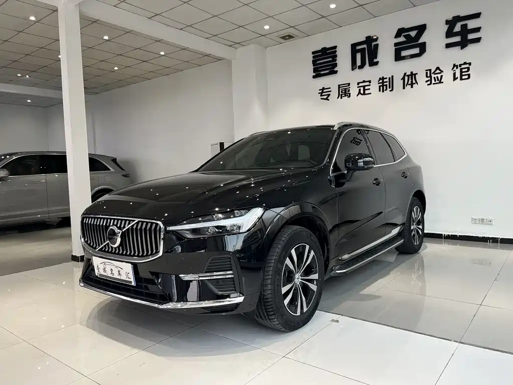 Volvo XC60 2025 — фото 1