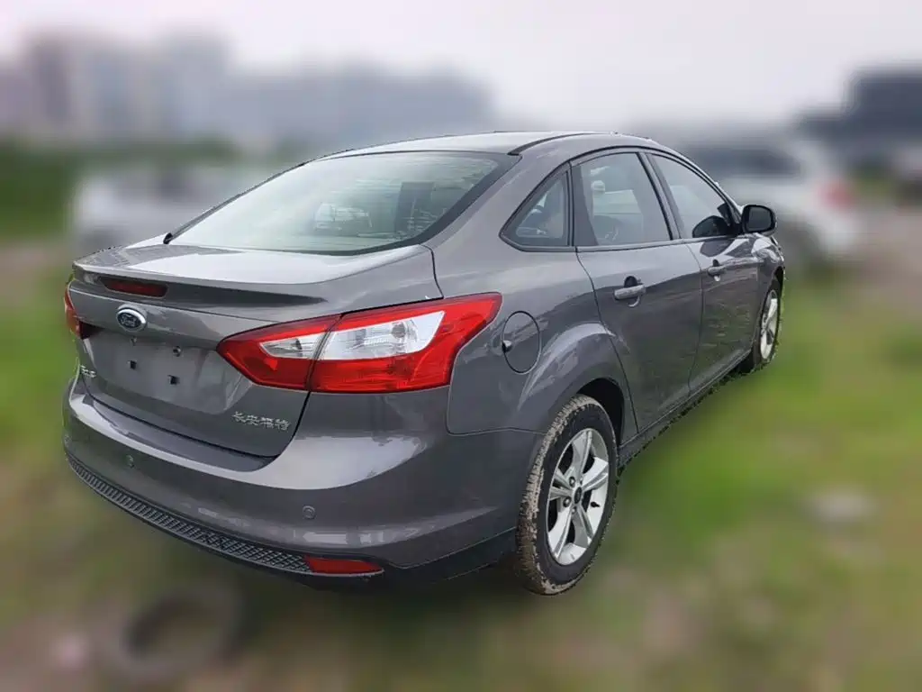 Ford Focus 2014 — фото 12