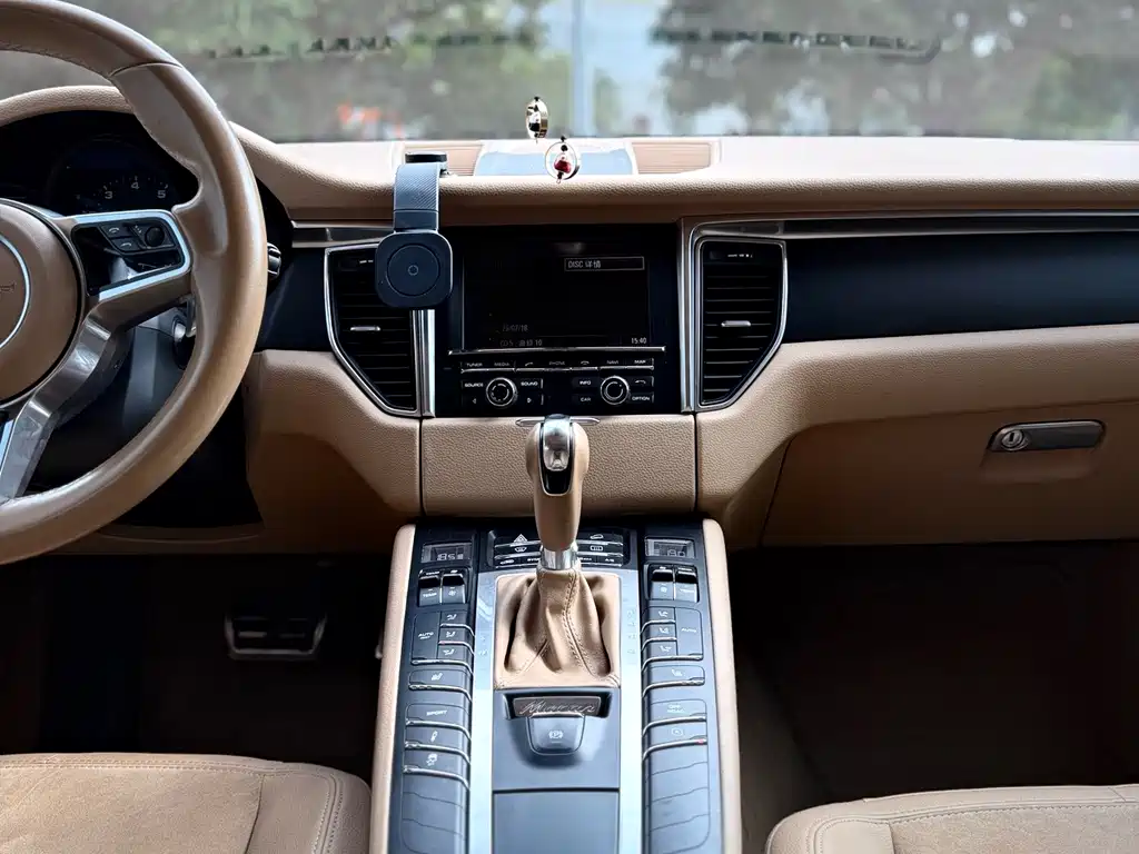 Porsche Macan 2015 — фото 19
