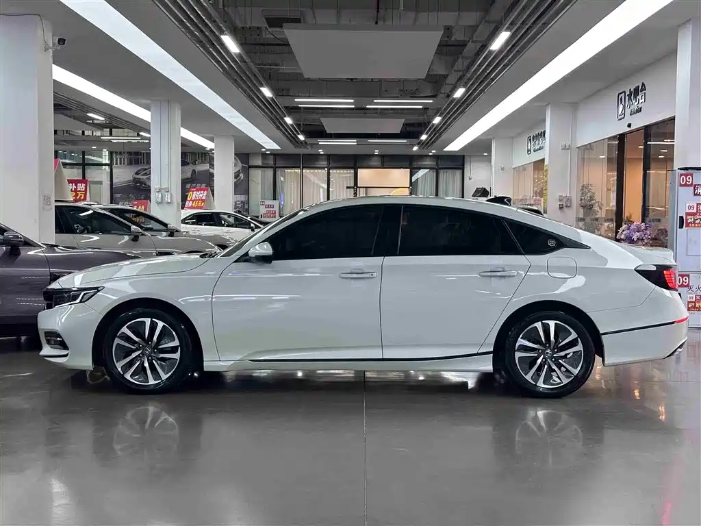 Honda Accord 2019 — фото 10