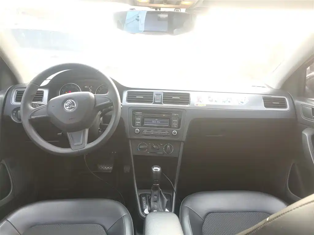 Skoda Rapid Spaceback 2014 — фото 10