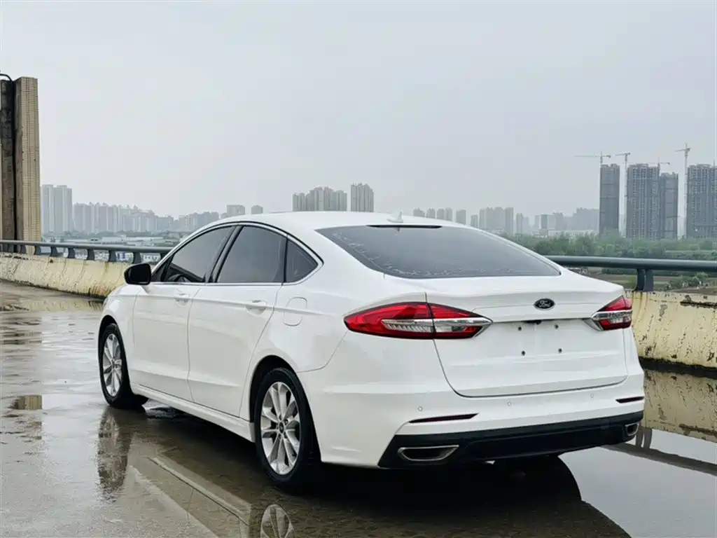 Ford Mondeo 2021 — фото 11