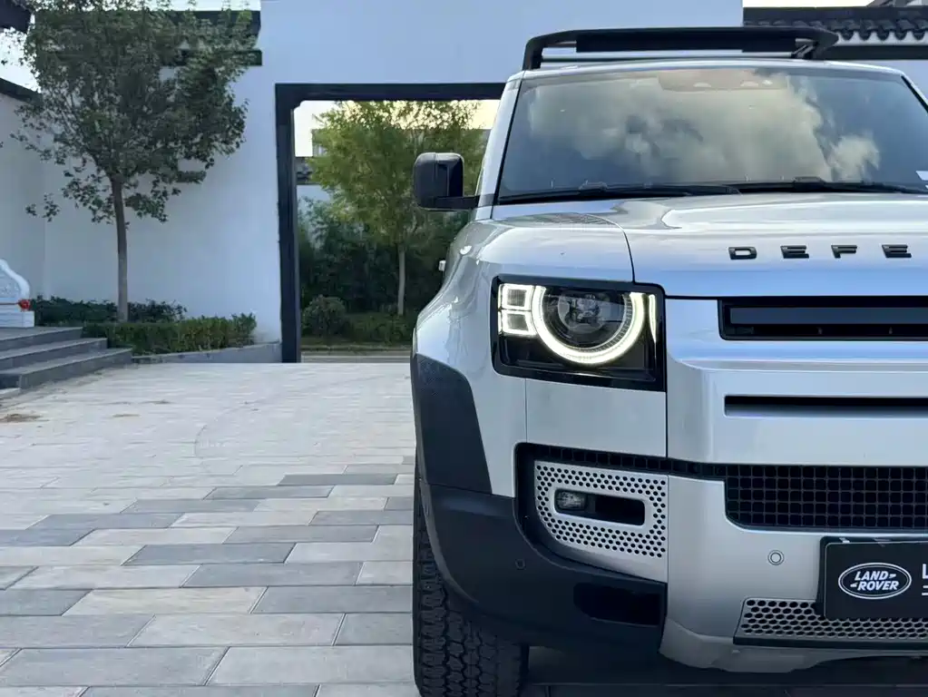 Land Rover Defender 2021 — фото 8