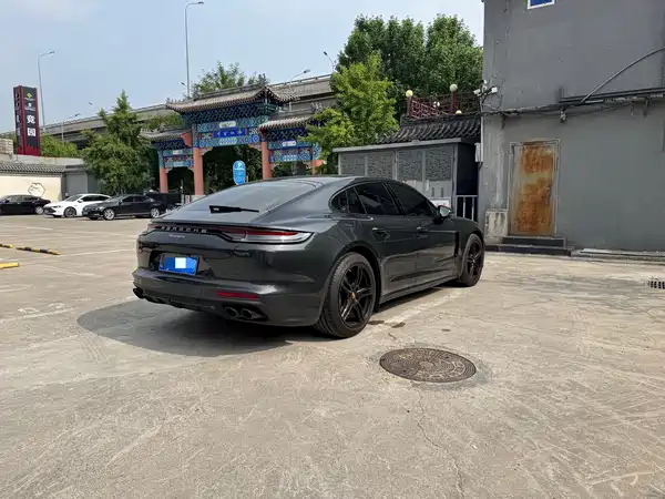 Porsche Panamera 2022