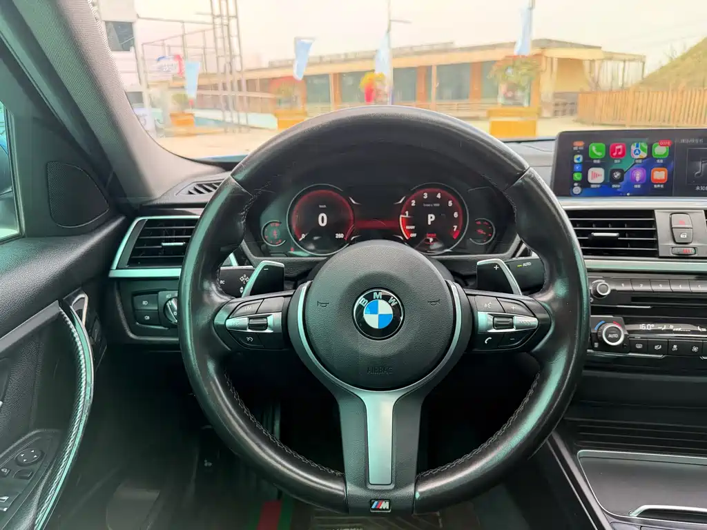 BMW 3 Series 2018 — фото 9