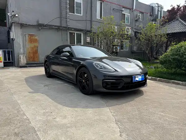 Porsche Panamera 2022