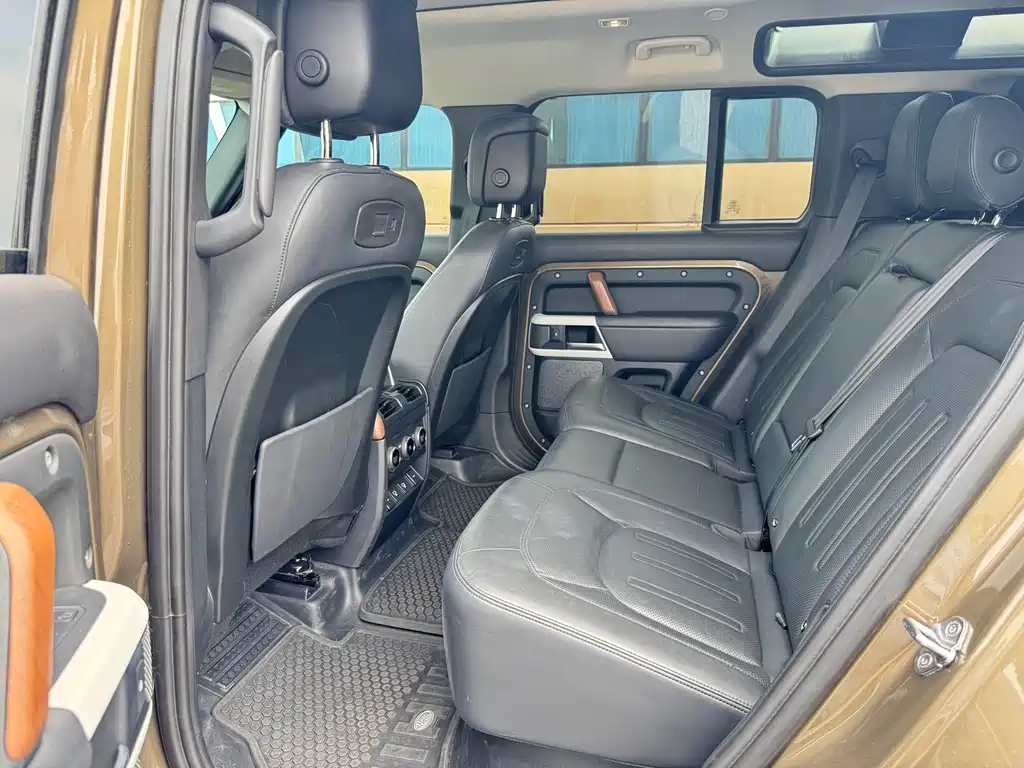 Land Rover Defender 2022 — фото 15