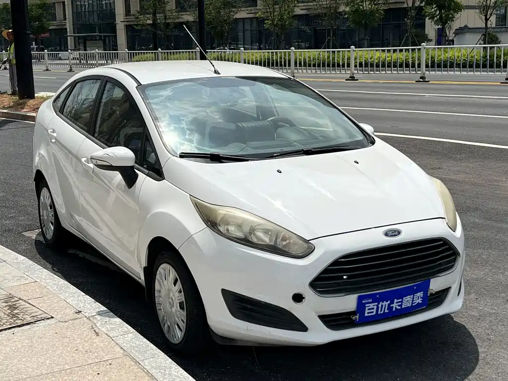 Ford Fiesta 2014 — фото 6