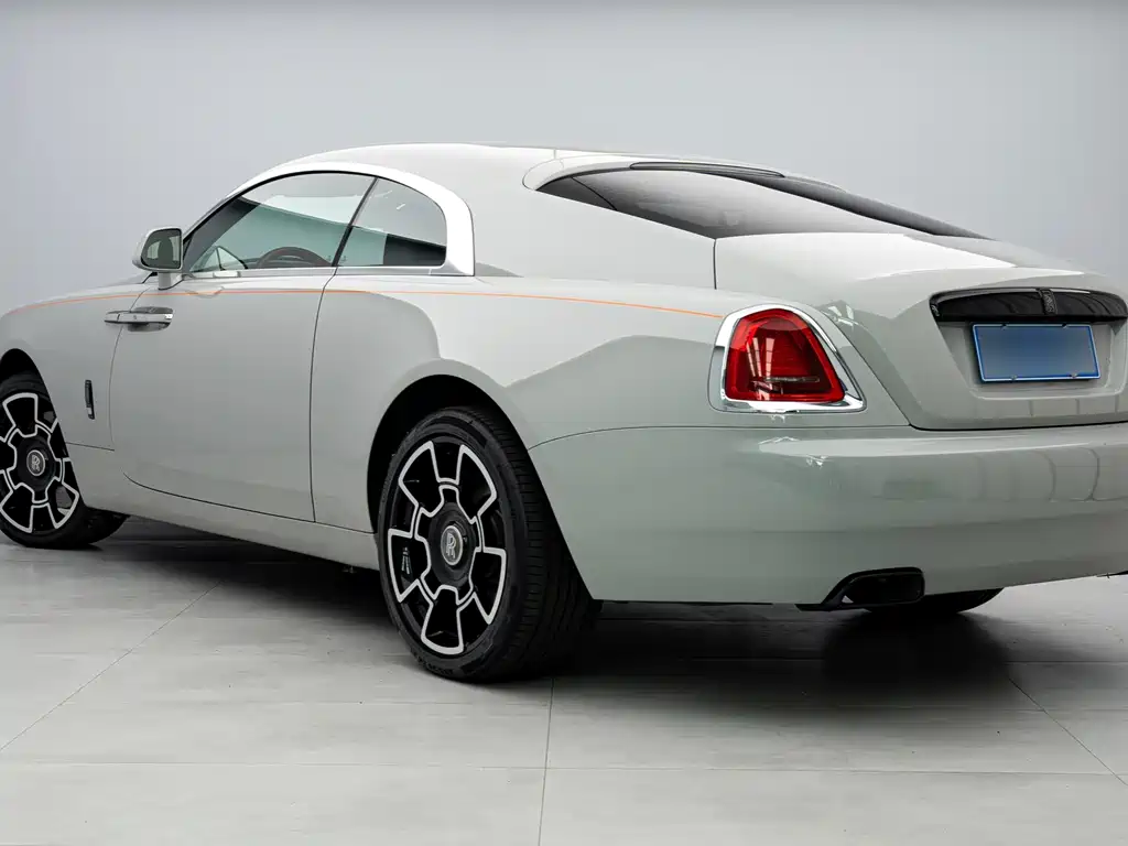 Rolls-Royce Phantom 2016 — фото 17