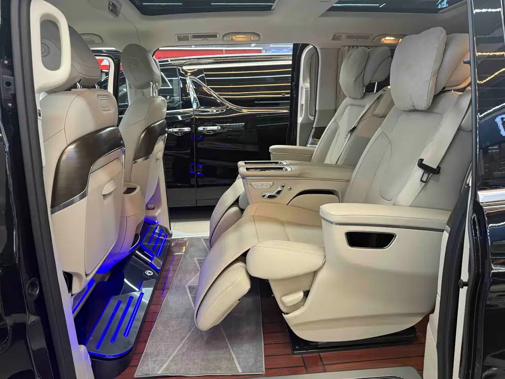 Mercedes-Benz V-Class 2023 — фото 10