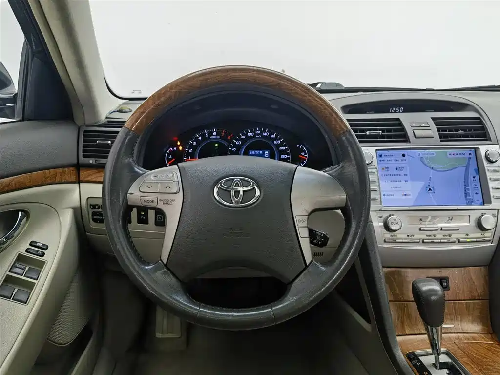 Toyota Camry 2011 — фото 11