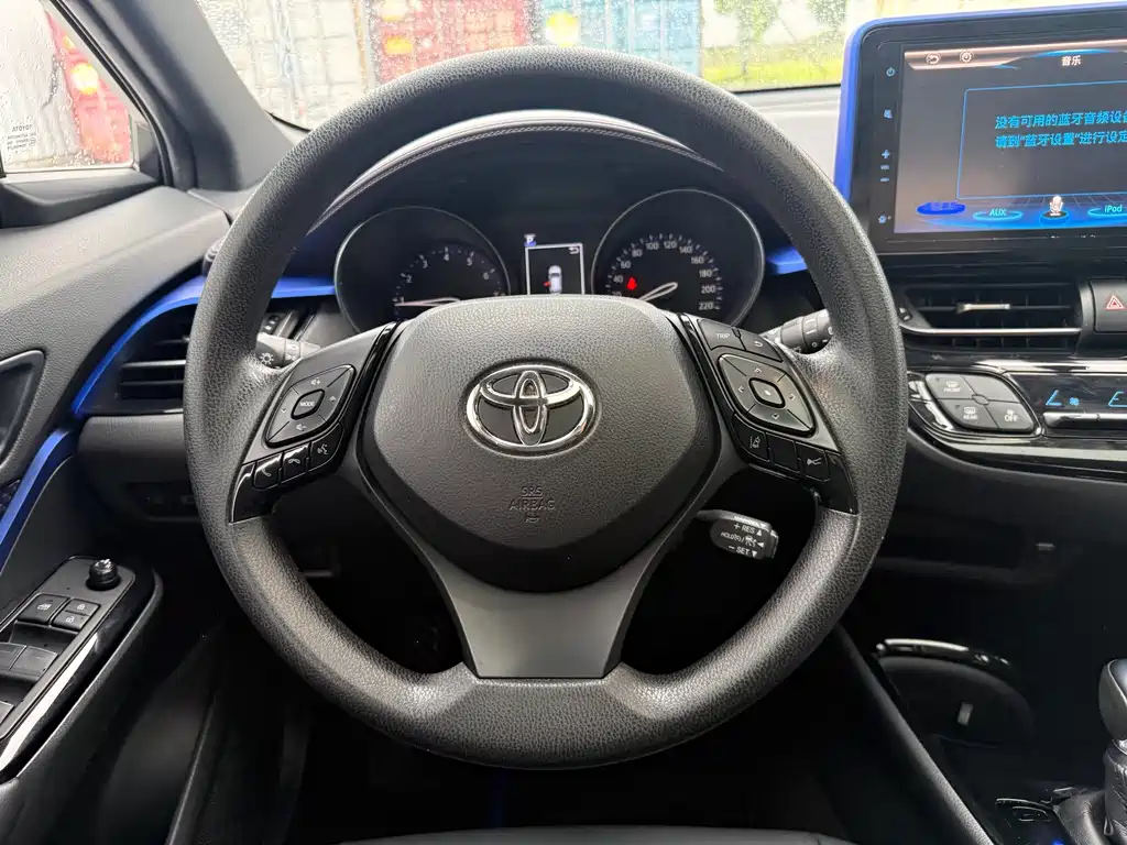 Toyota C-HR 2020 — фото 10