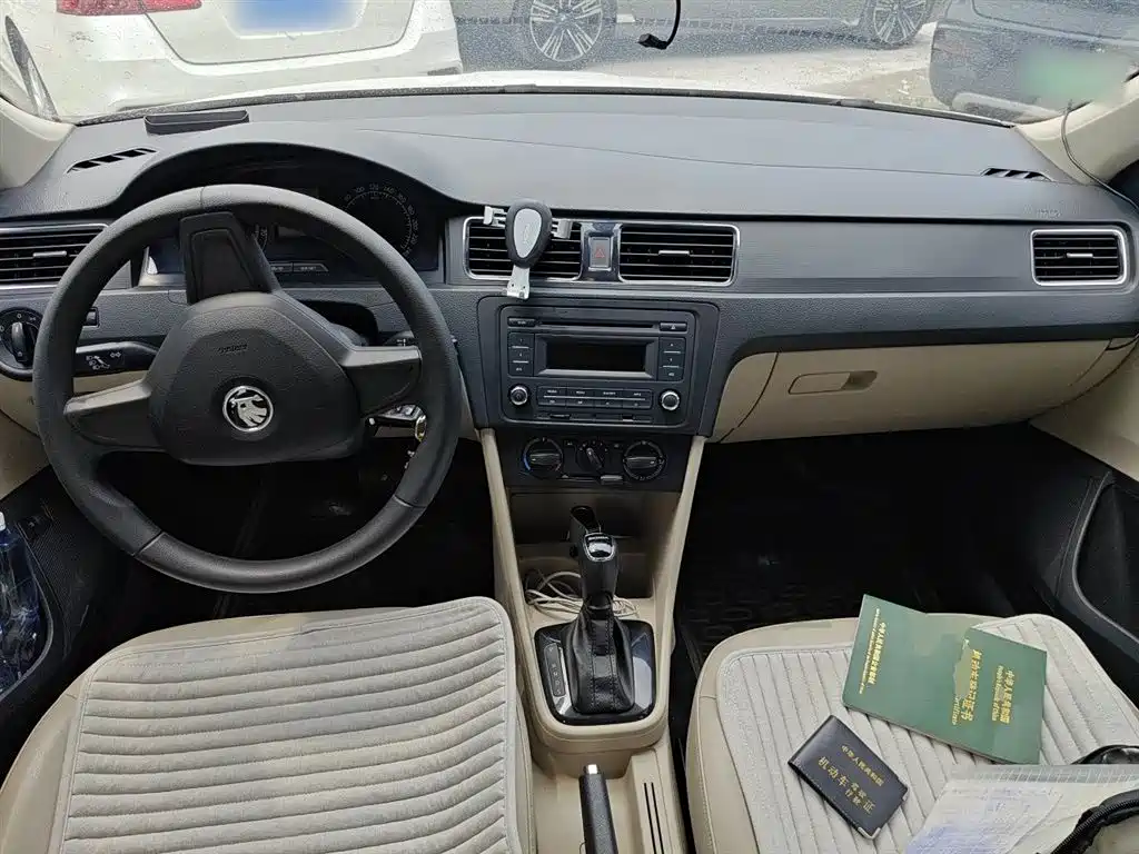 Skoda Rapid 2015 — фото 10