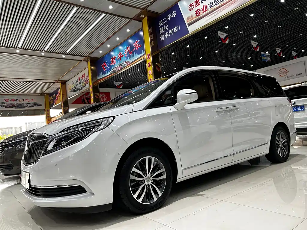Buick GL8 2017 — фото 2