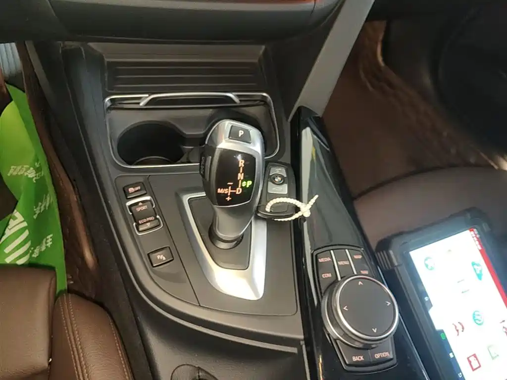 BMW 3 Series 2019 — фото 14