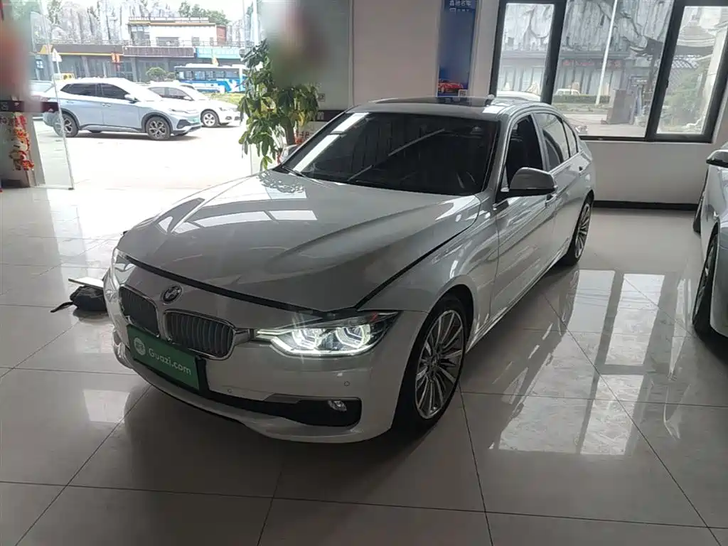 BMW 3 Series 2019 — фото 1