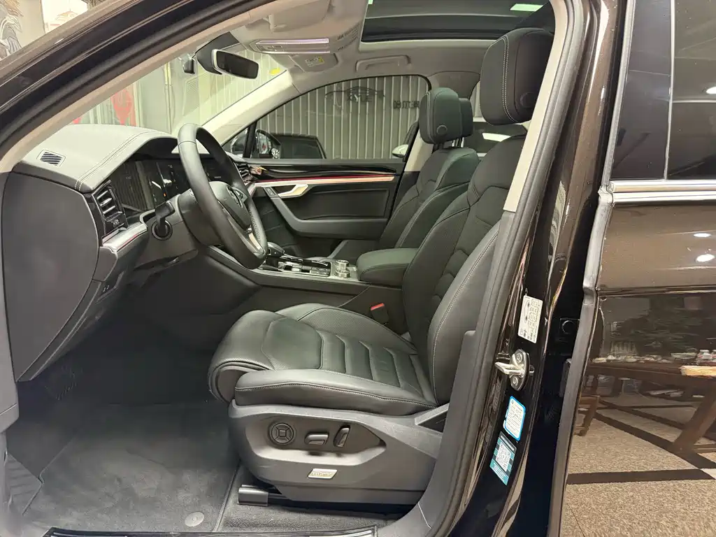Volkswagen Touareg 2019 — фото 13