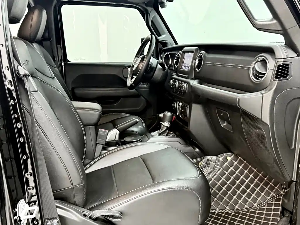 Jeep Wrangler 2020 — фото 18