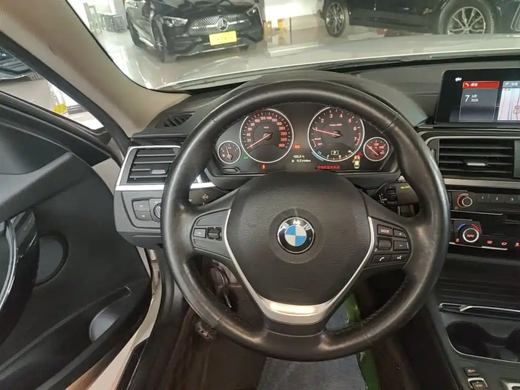 BMW 3 Series 2019 — фото 11