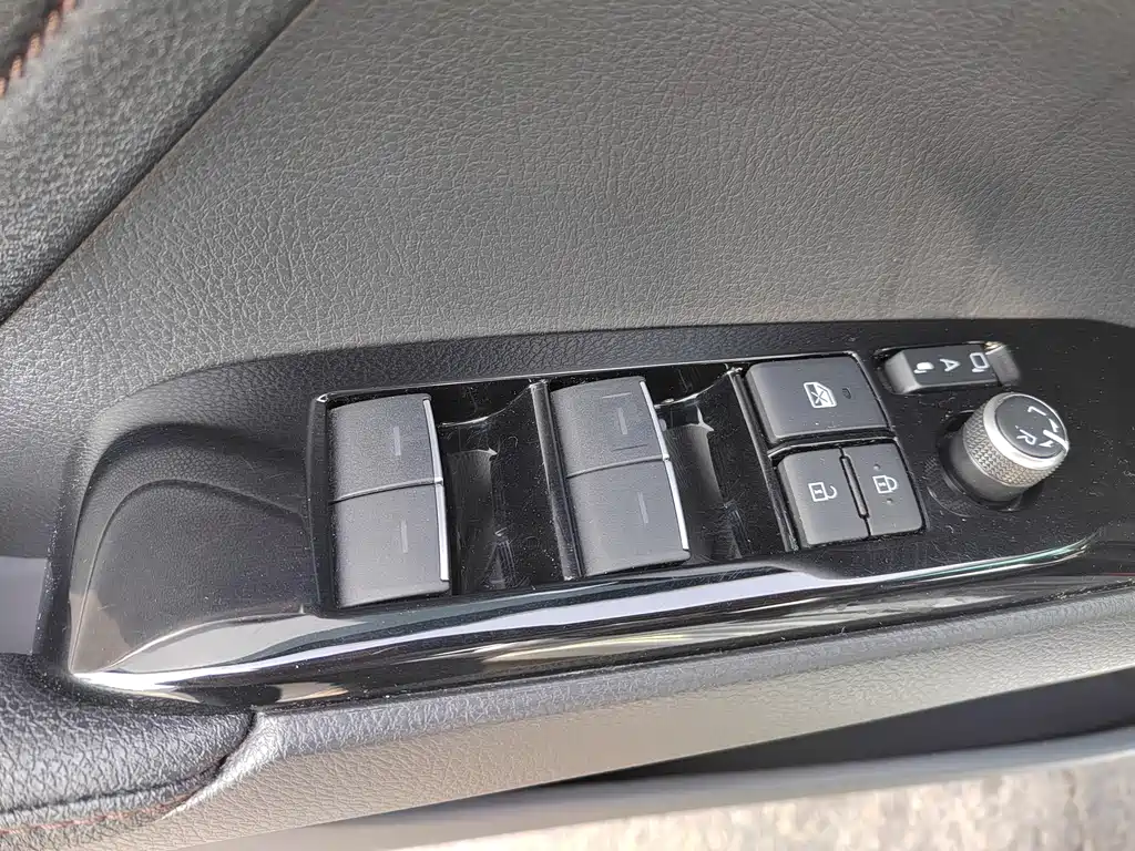 Toyota Camry 2023 — фото 18