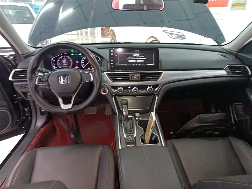 Honda Accord 2022 — фото 10