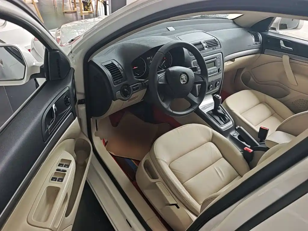 Skoda Octavia 2014 — фото 16