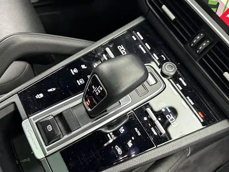Porsche Cayenne 2018 — фото 11
