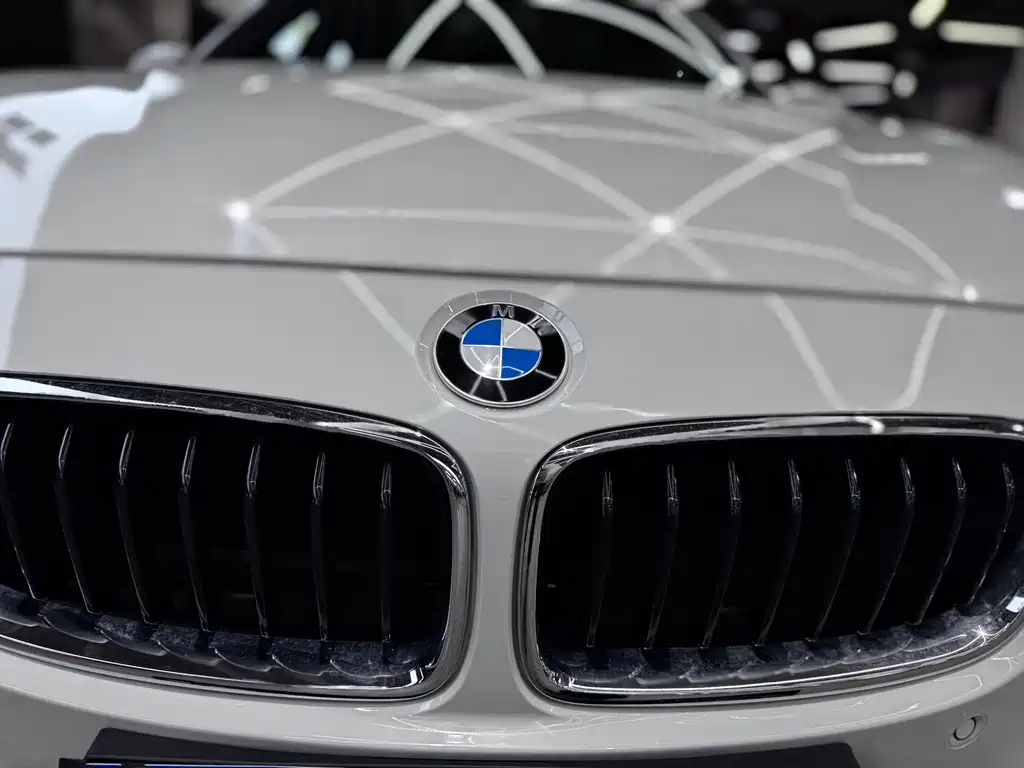 BMW 3 Series 2018 — фото 11