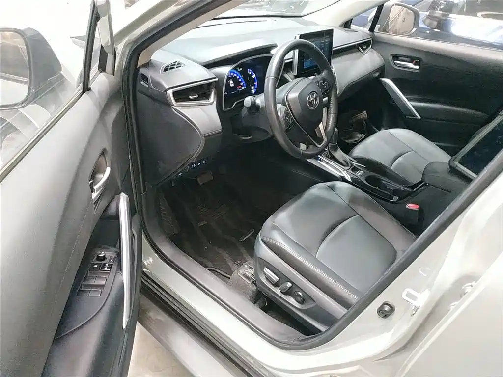 Toyota Corolla Cross 2022 — фото 16
