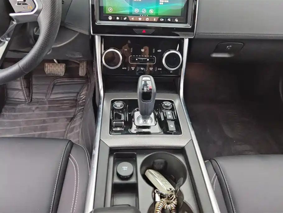 Jaguar XEL 2021 — фото 16