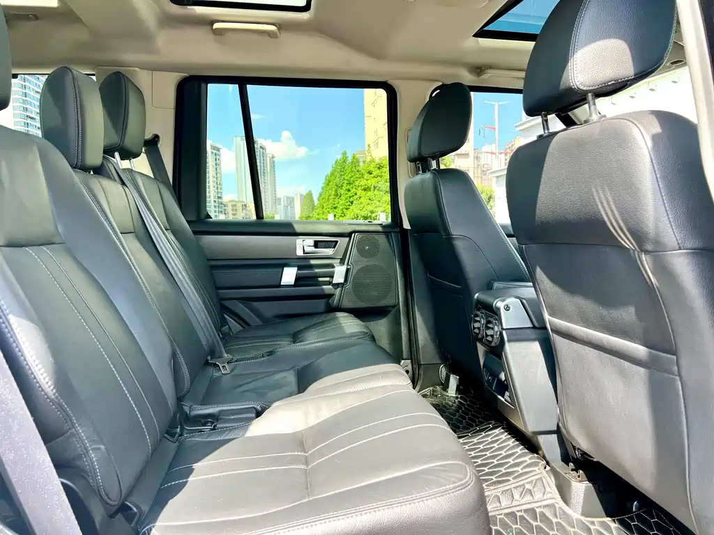 Land Rover Discovery 2017 — фото 8