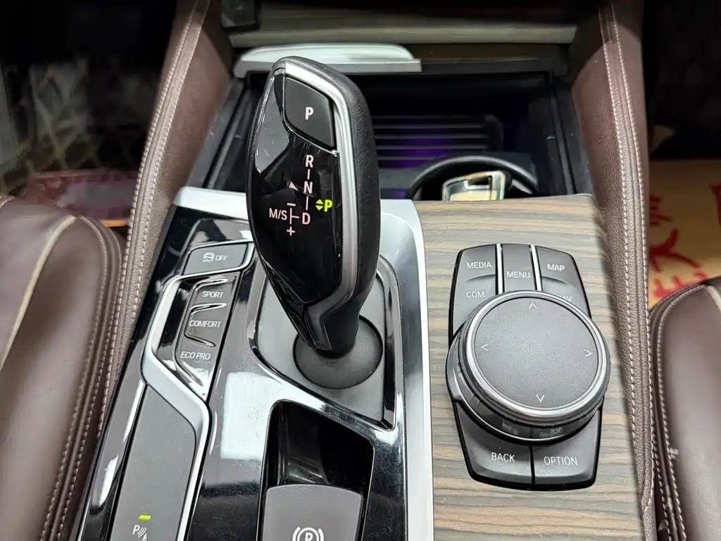 BMW 5 Series 2017 — фото 14