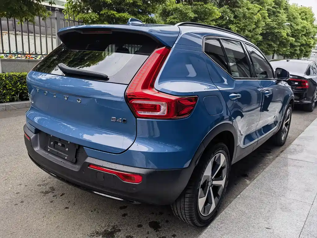 Volvo XC40 2023 — фото 5