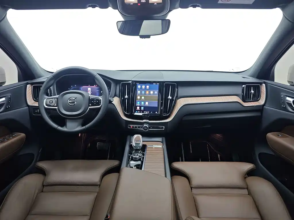 Volvo XC60 2021 — фото 9