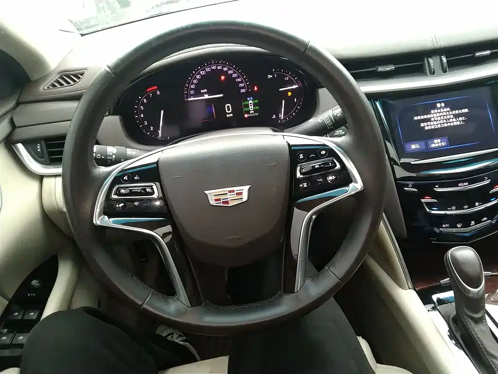 Cadillac XTS 2017 — фото 11