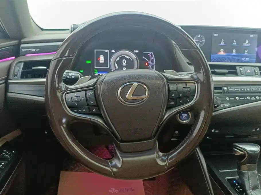 Lexus ES 2020 — фото 15