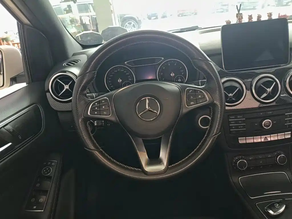 Mercedes-Benz B-Class 2017 — фото 11