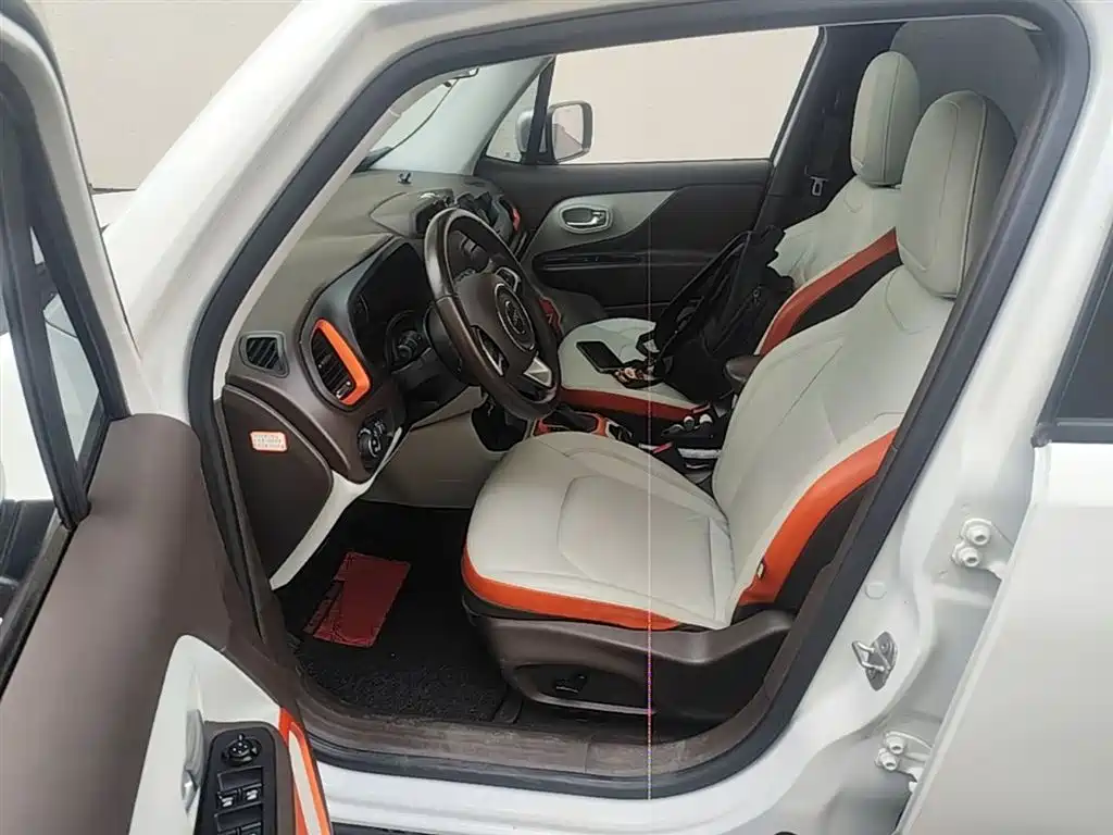 Jeep Renegade 2016 — фото 16