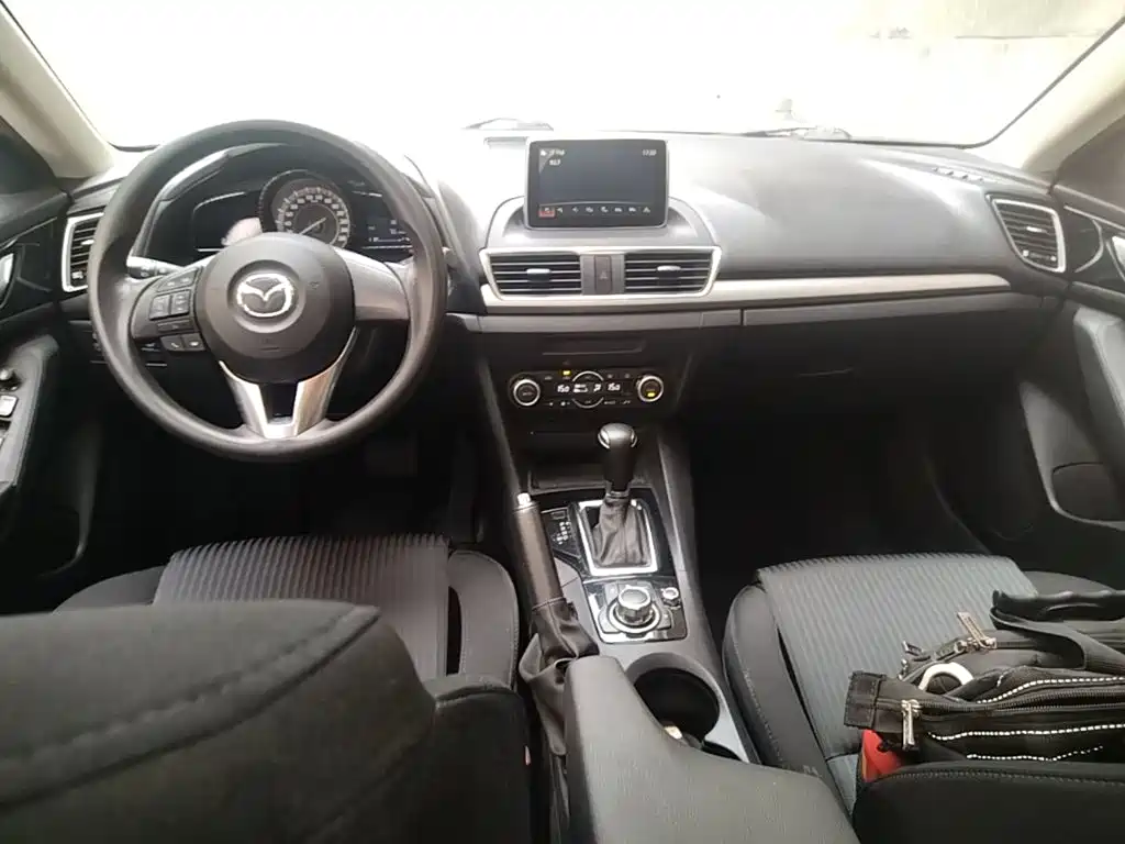 Mazda 3 Axela 2014 — фото 10