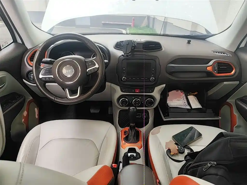 Jeep Renegade 2016 — фото 10