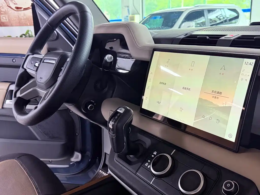 Land Rover Defender 2022 — фото 10