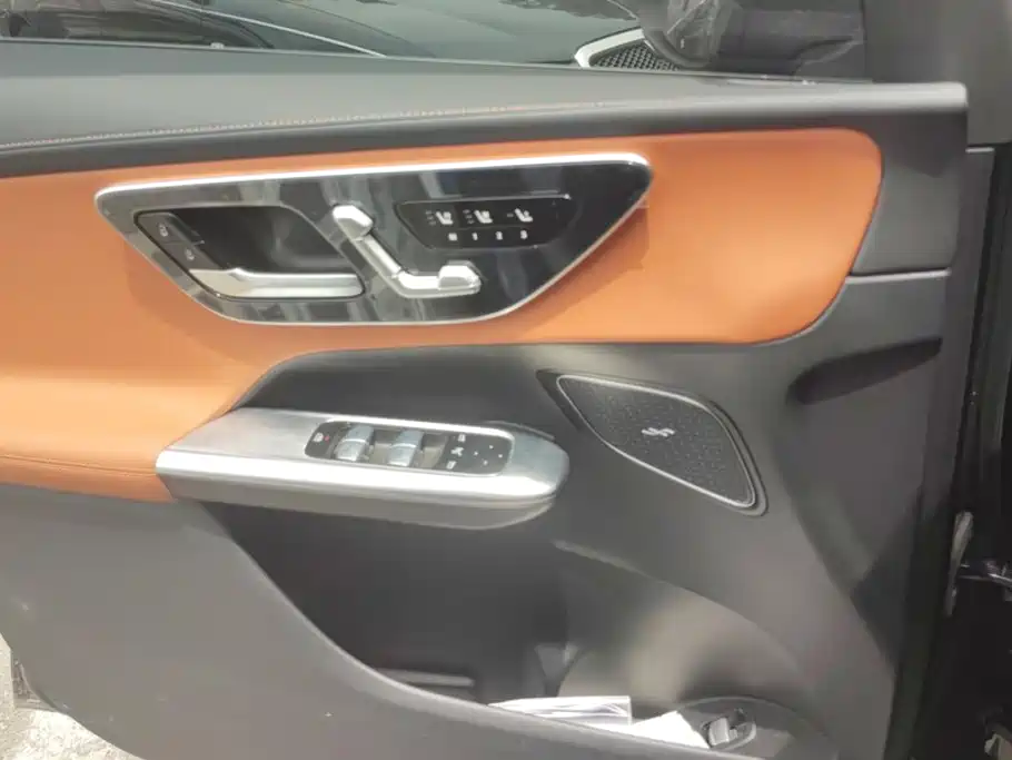 Mercedes-Benz GLC 2025