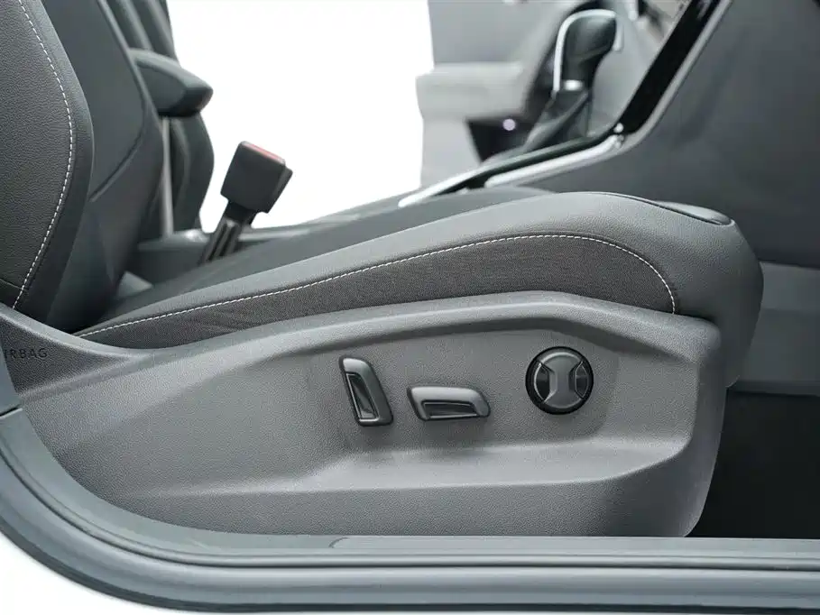 Volkswagen T-Roc 2023 — фото 31