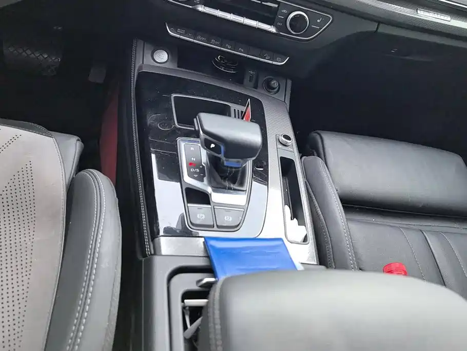 Audi Q5L 2023 — фото 15